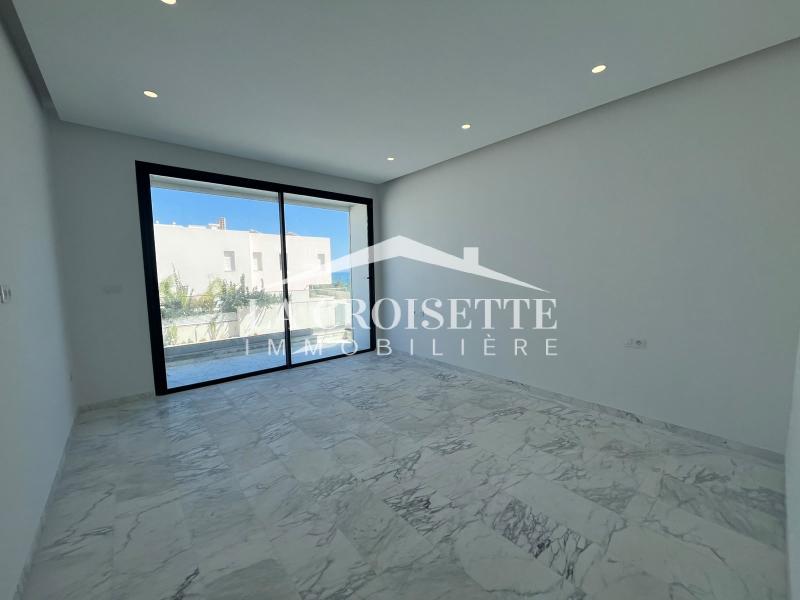 Villa S+3 avec piscine et jardin à Gammarth
